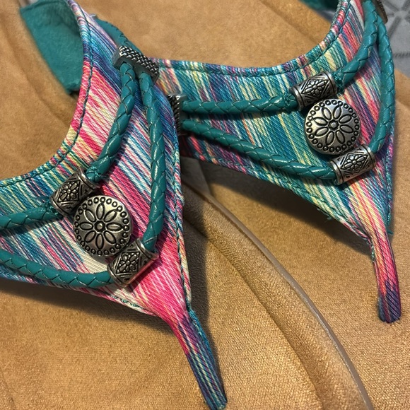 Minnetonka Thong Sandals SouthWest Style - Picture 4 of 5